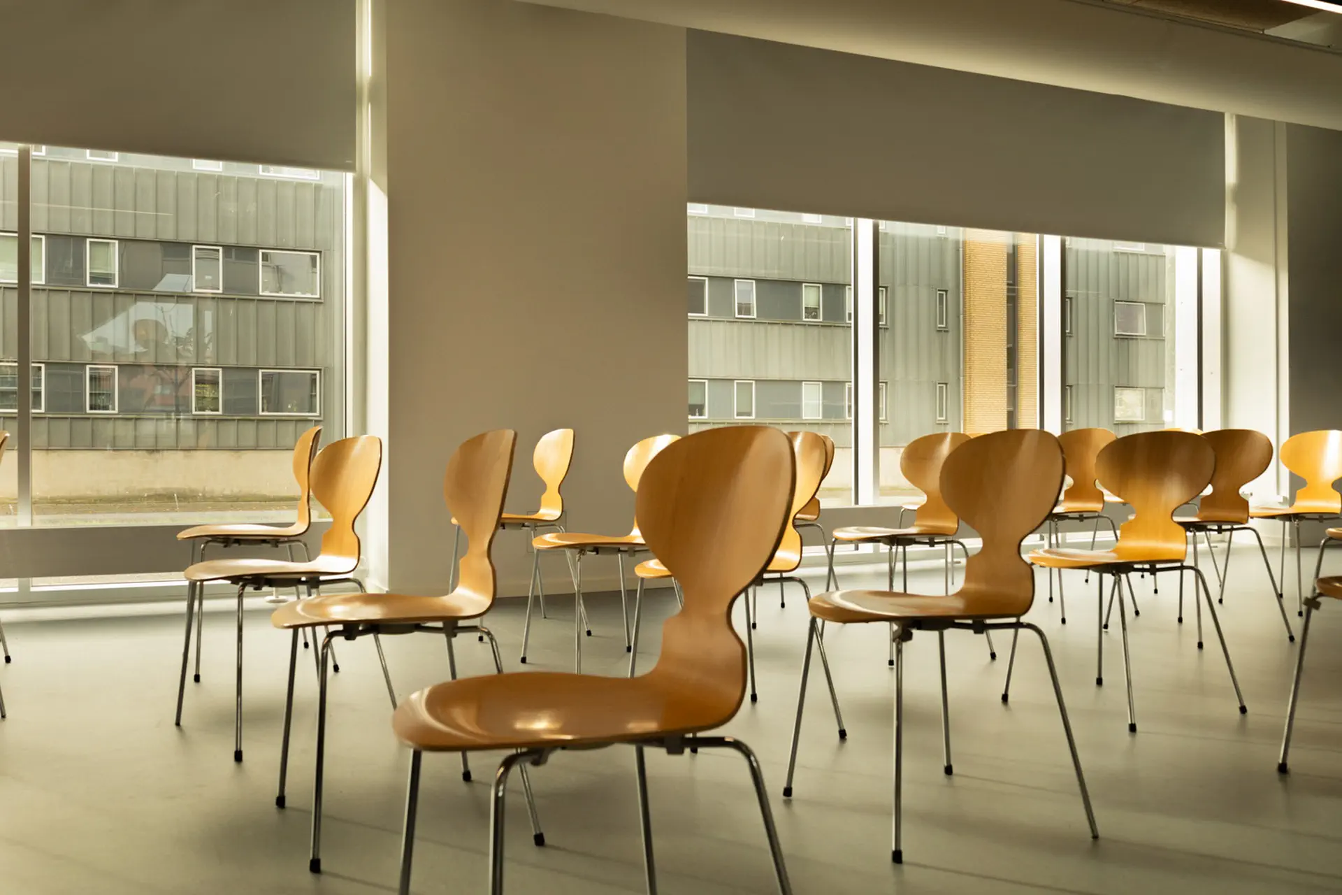 sandnes-markise_rullegardiner_fischer_kolding_designskole_rullegardin_moerklaegning_interior_kolding_003_landscape_web sandnes-markise_rullegardiner_fischer_kolding_designskole_rullegardin_moerklaegning_interior_kolding_003_landscape_web